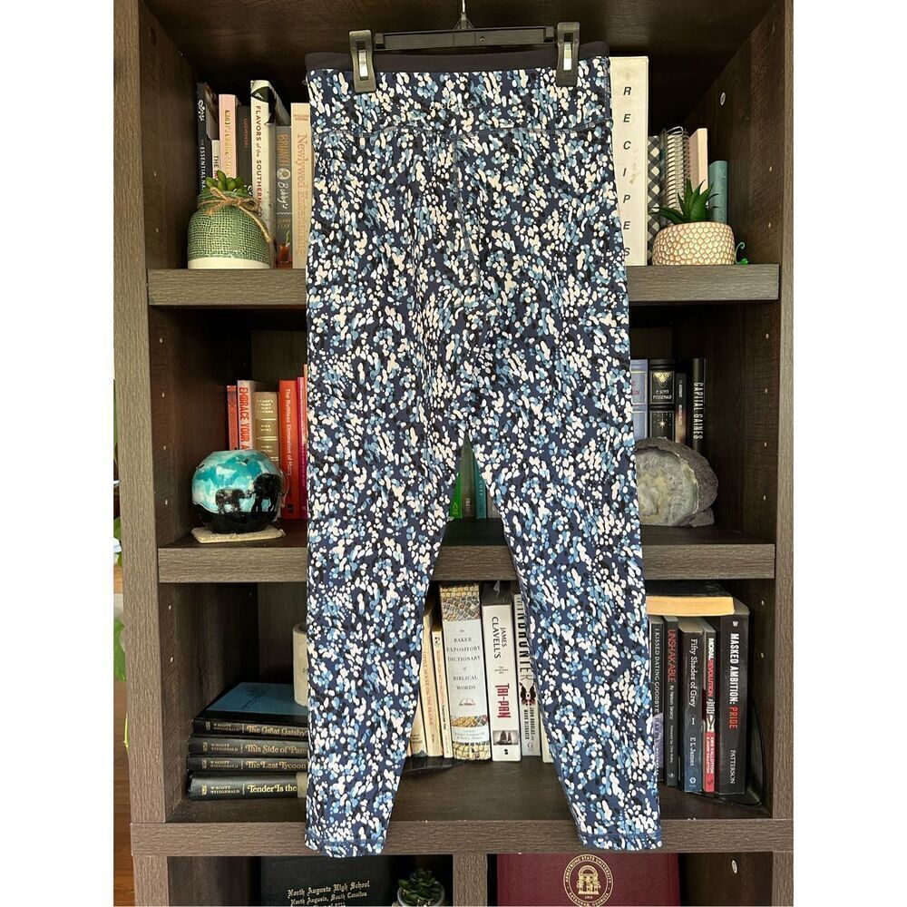 NWOT Calme x Johnny Was Endurance High Waist 7/8 Leggings Blue Speckled Medium - Picture 4 of 8